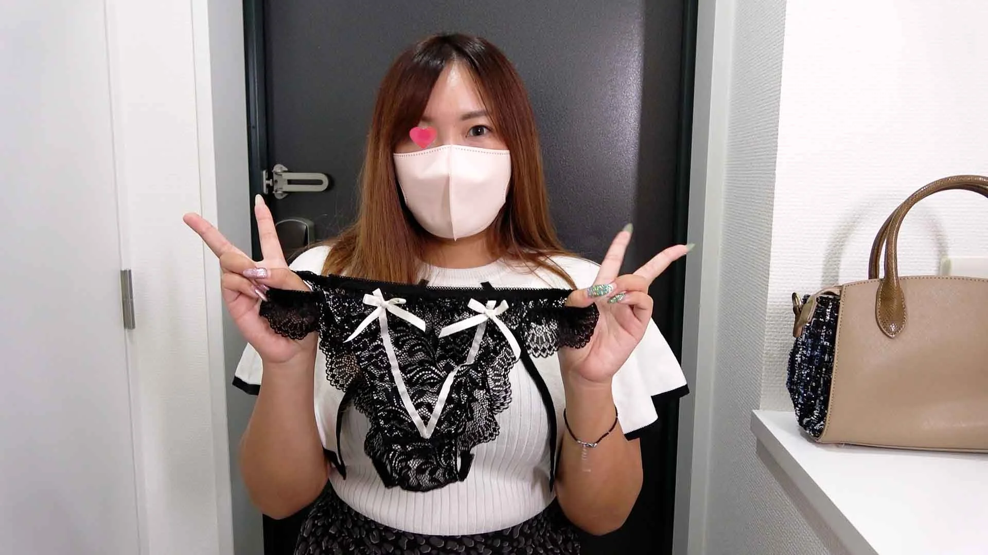 爆乳人妻からパンツ買取/美巨乳を揉み､パンチラ・ローアングル撮影【巨乳/美尻】-6