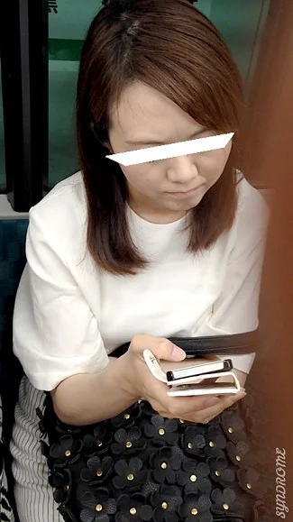 【再販】(電車対面）休日だから開放的…タイトミニをお召しになって…アグレッシブにパンストあんよをむき出しにしちゃうOLお姉さん-3