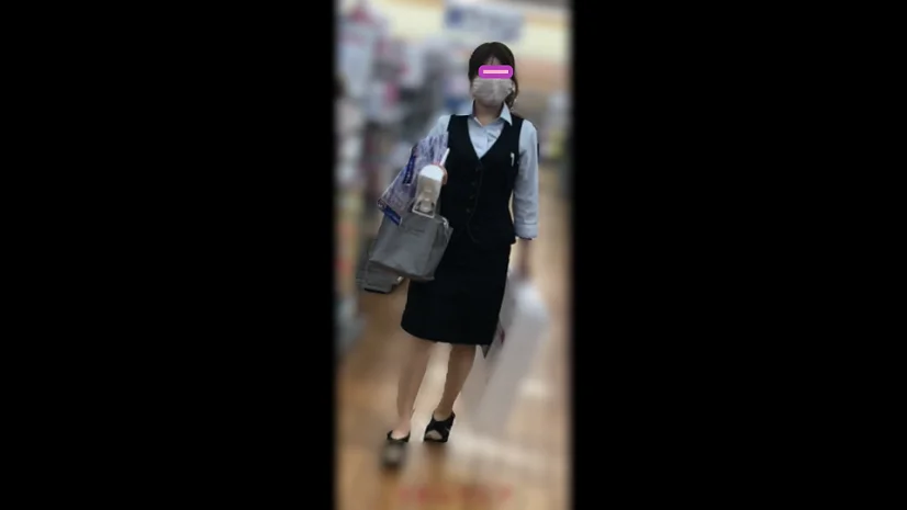 【再販】制服OLのスカートの中33～綿素材レース付きパンティーvsエロエロ食い込みパンティー～-3
