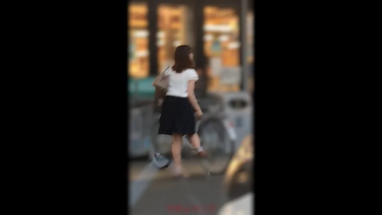 【再販】綺麗な奥様のスカートの中71～フレアスカート美人のPを捕獲～-4