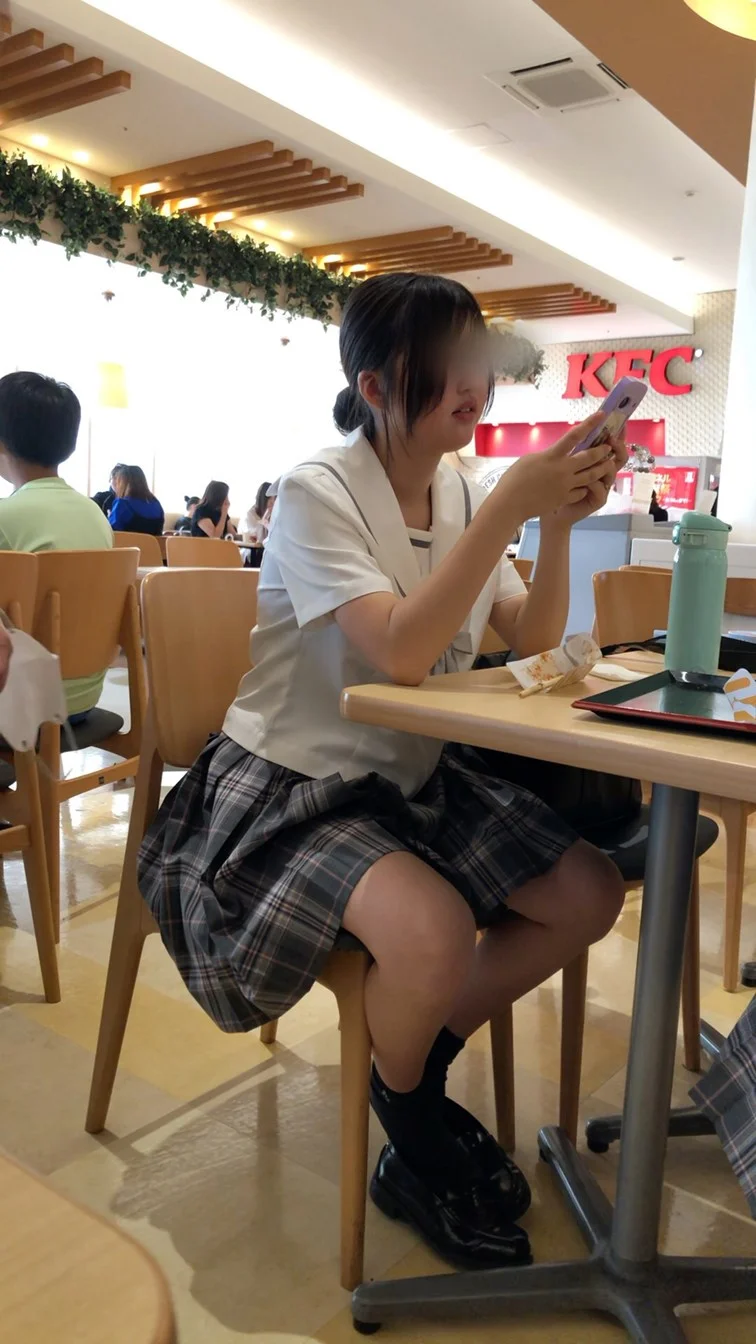 【放課後の眺め152】二人組のＪＫが大きなお口を開けて・・・