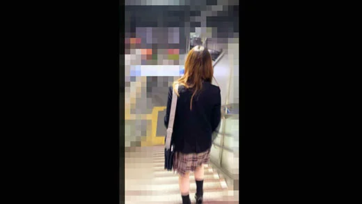 【痴触】茶髪ブレザーのお嬢さん執拗にクリトリスを狙われ理性が崩壊する-1