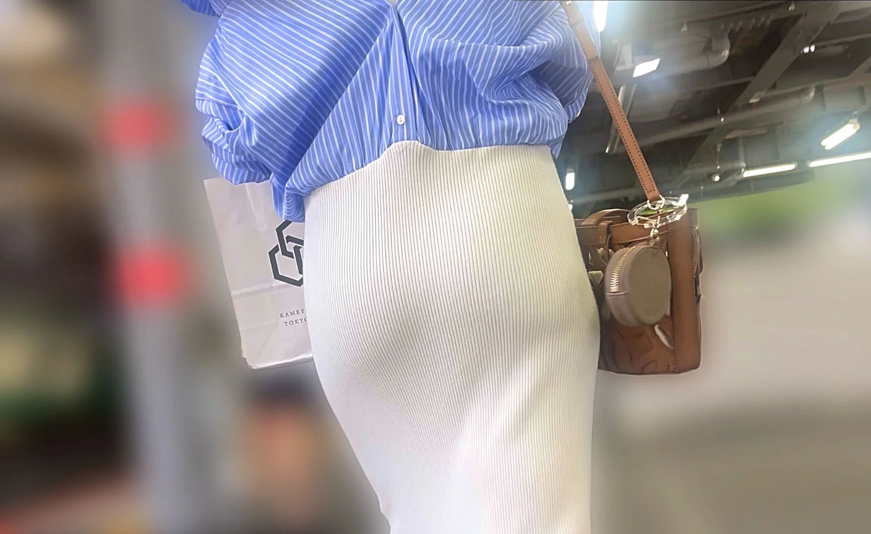 超Sクラスの下品なデカ尻たちを見上げて堪能！イヤらしい巨尻をムニュらせ♂たちを挑発!-3
