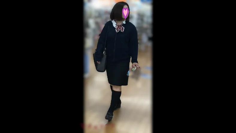 【再販】制服OLのスカートの中40～テカリパンティー３人～-4