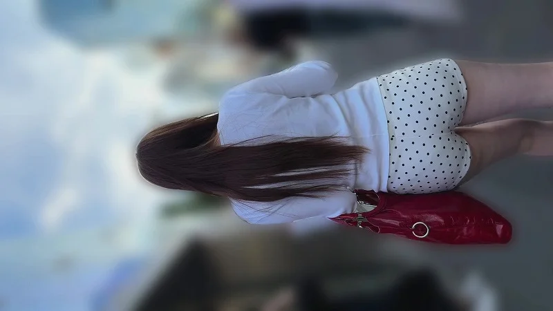 【再販】水玉柄のタイトなホットパンツを履いたギャルのデカ尻を凝視(/ω＼)-3