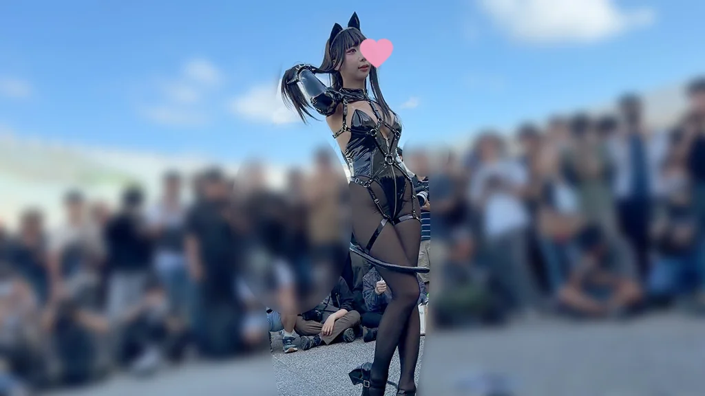 ハイレグから見えてはイケないものがガンガンはみ出す！極限サービスの超ドアップ股間！　コスイベ撮影65-4