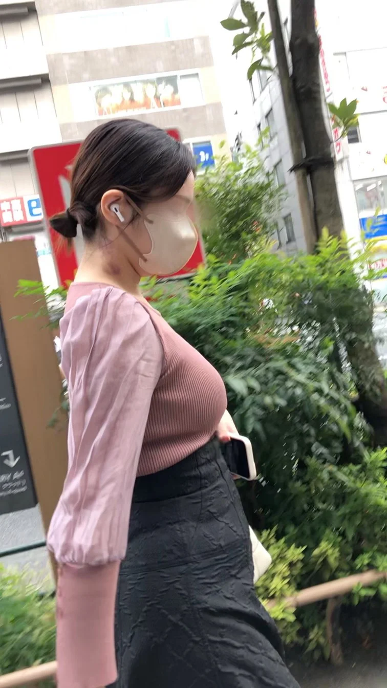 【横からの眺め403】キレカワＯＬの爆乳を並走で追いかけて！-3
