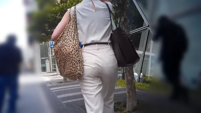 Evil Eye Vol.58(超激カワ過ぎる清楚系美人女子大生のドデカ美巨尻スキニーデニムなど5名収録)-3