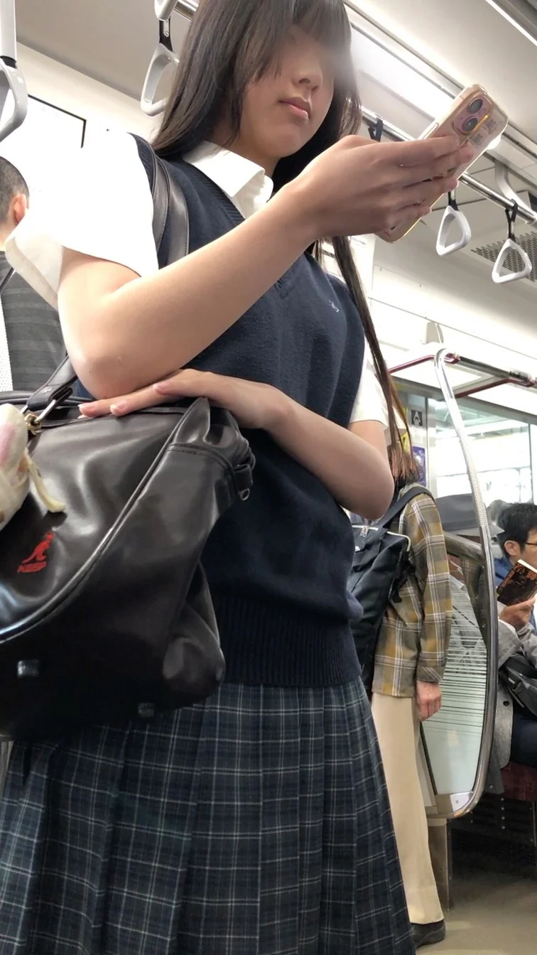 【放課後の眺め159】スタイル抜群の清楚系美少女ＪＫを下から観察！！
