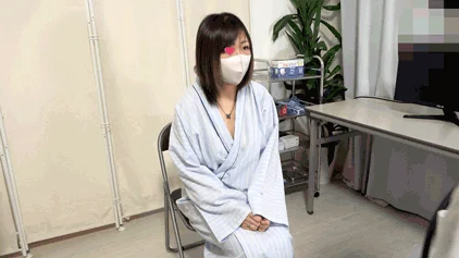 美人妻の乳首を集団で弄りまくり！研修医と電マせめでビクビク大絶頂。【検診/人妻/乳首】