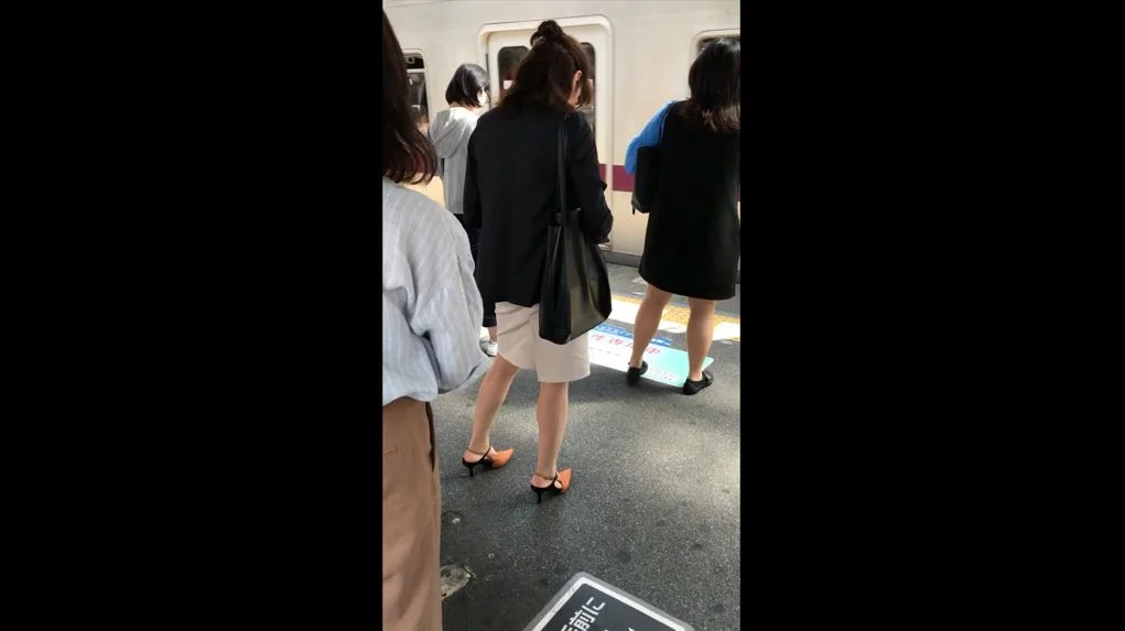 【再販】039OLのお姉さん3人逆さ撮り！-1