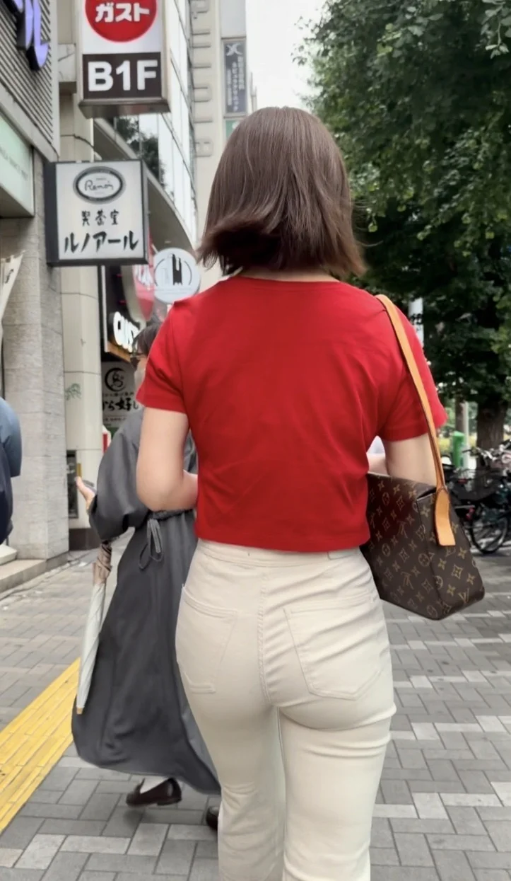 デニム女子コレクションVol.180 丸っとして美尻のフレアデニムのお姉さんと薄いブル〜のムチムチデニムのお姉さん