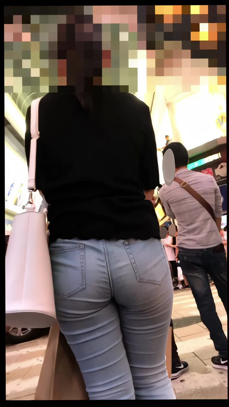 【再販】213真面目でおとなしそうなのにエッロい巨尻のお姉さん