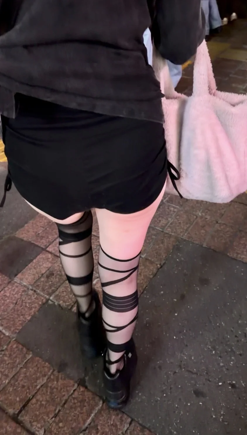 ヒップコレクションVol.109 色白むちじりのショーパンお姉さんとセクシーなタイツの美脚ショーパンお姉さん-4
