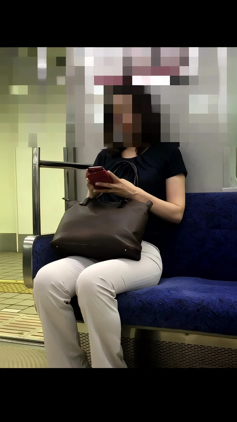 【再販】218真空パックみたいなパツパツ尻のお姉さんとTバックがエロい白うすうすパンツのお姉さん-1