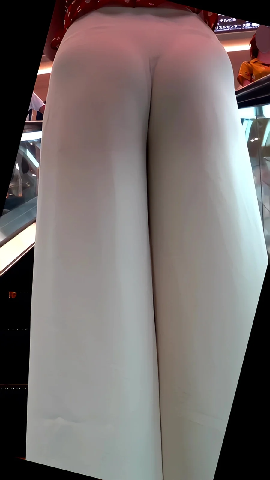 【再販】218真空パックみたいなパツパツ尻のお姉さんとTバックがエロい白うすうすパンツのお姉さん-4