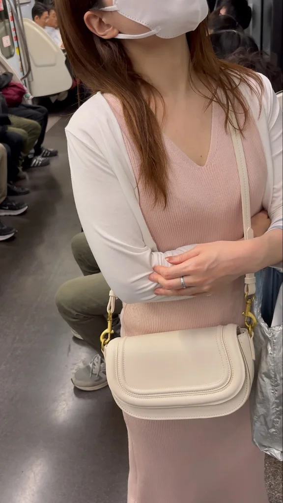 【再販】《４K・高画質》 No.1564「ほぼ、こぼれ出ている！？上流階級美人奥様の美乳」-3