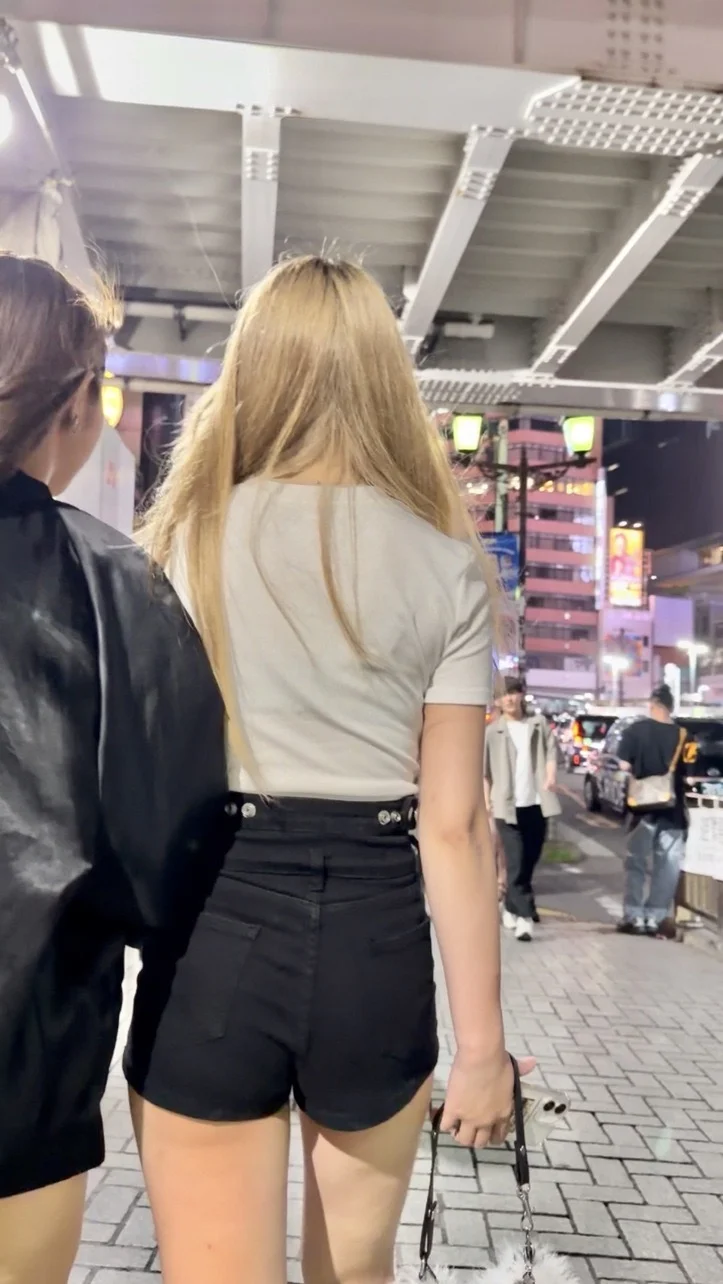 ヒップコレクションVol.111 ダメージパンスト黒ショーパンのお姉さんと黒の美尻ショーパンのお姉さん２選！-2