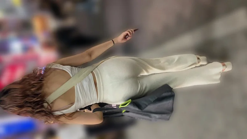 【再販】薄手のニットパンツを履いたギャルのエッチなＴバック透け透け動画(/ω＼)-1