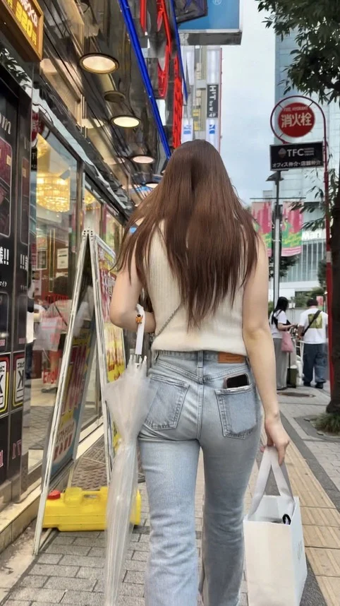 デニム女子コレクションVol.189 スレンダー美脚デニムのお姉さん２選！