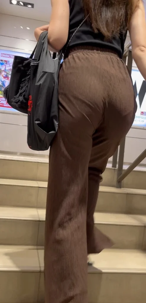 【再販】《４K・高画質》 No.1575「エッチなパンティーだ！可愛いモデルがいきなり突き出す巨尻」-1