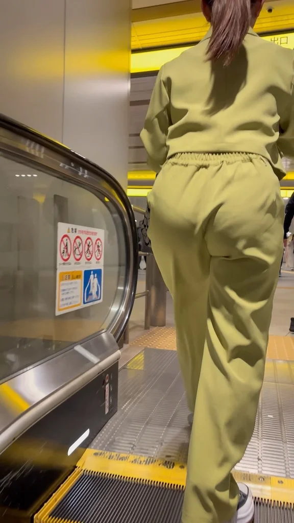 【再販】《４K・高画質》 No.1575「エッチなパンティーだ！可愛いモデルがいきなり突き出す巨尻」-4