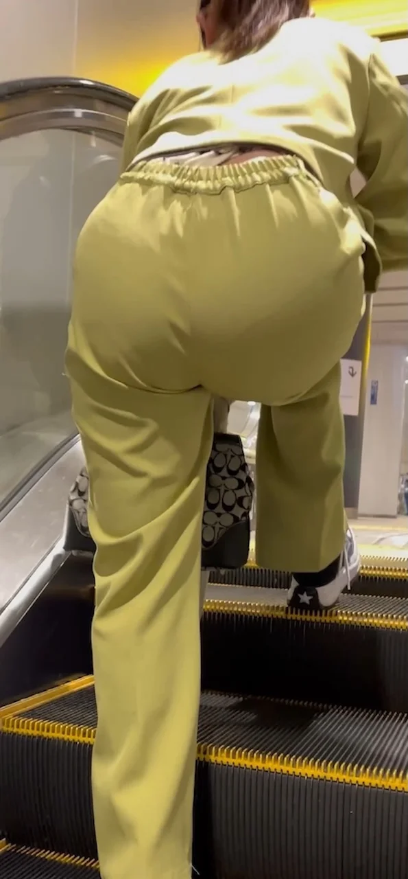 【再販】《４K・高画質》 No.1575「エッチなパンティーだ！可愛いモデルがいきなり突き出す巨尻」