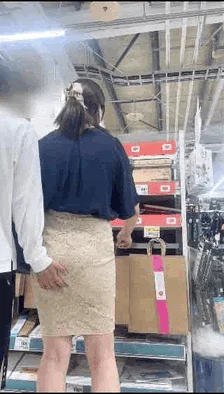 【OL尻モミモミ】買い物中のOL追跡中！！OLに悲劇が！！