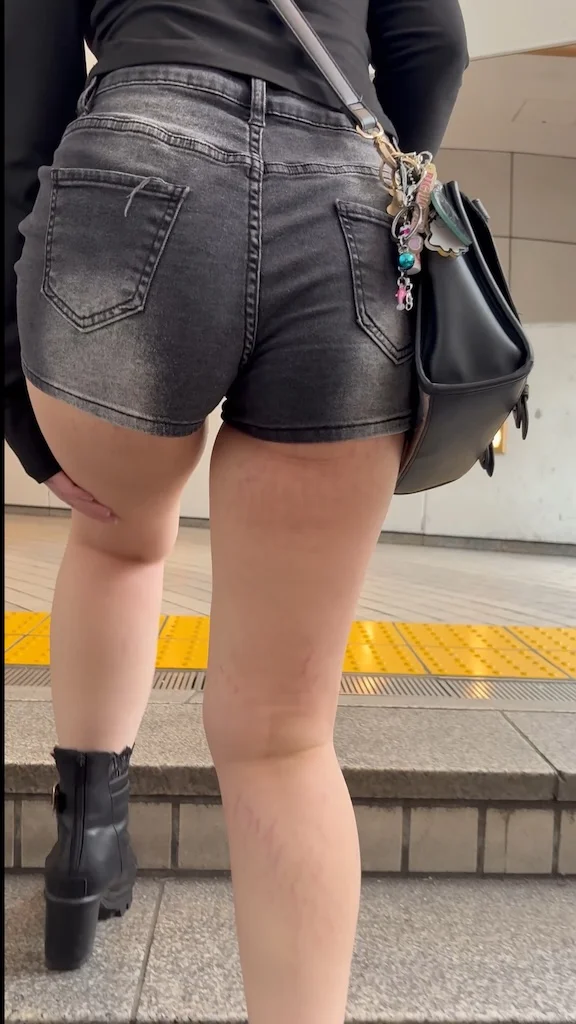 【再販】《４K・高画質》 No.1576「 マイクロ丈のショーパンからハミ出す尻肉！グラサン金髪GALの若尻 」-6