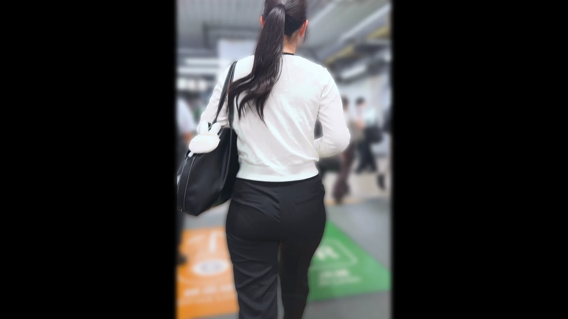 歩行記録0377「黒スラックスに包まれたぷりっぷりヒップ女子」(全2名)-3