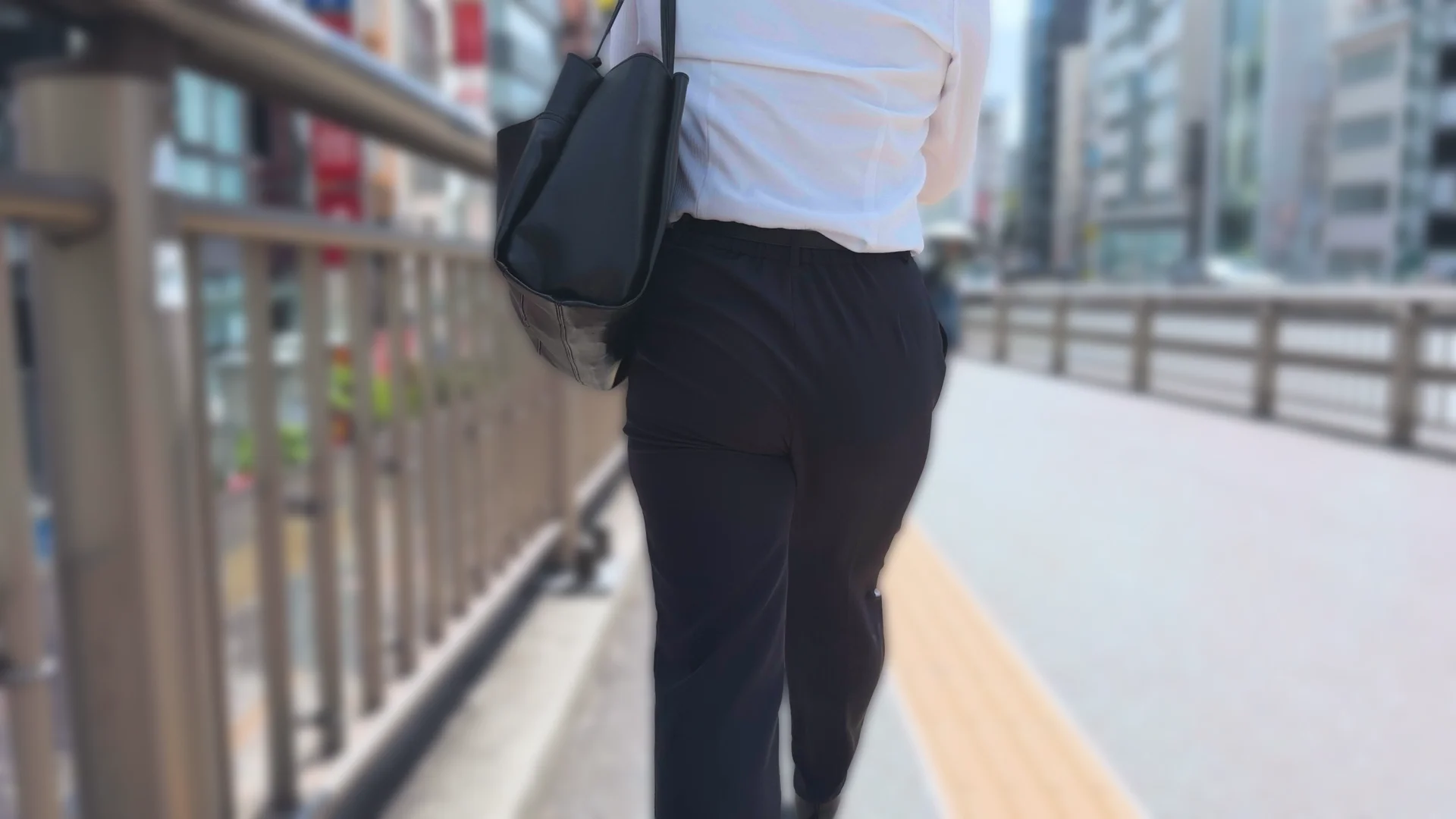 歩行記録0377「黒スラックスに包まれたぷりっぷりヒップ女子」(全2名)-5