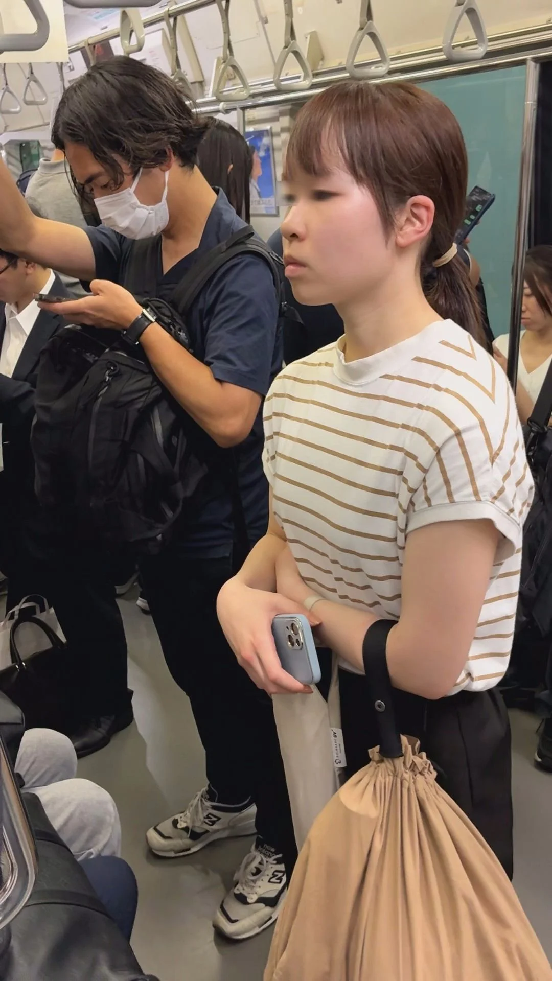 【推定B~Cカップ1】涼しげな目元と素肌感。ナチュラルな魅力を纏うシンプル女子の平均的バストサイズの膨らみを撮影！