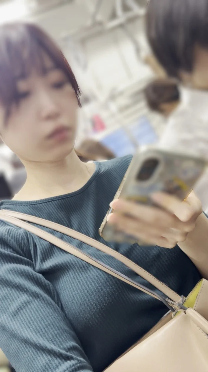 【再販】街の風景３５　雰囲気が可愛い巨乳ＯＬがずっとパイスラを見せてくれるので大興奮で遠慮なく勃起♡